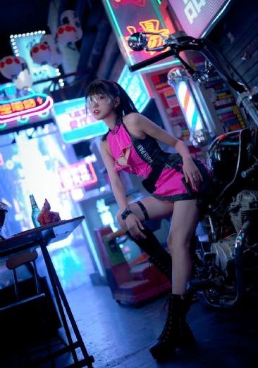 欧美性感吊带美女图库_1080高清在线观看