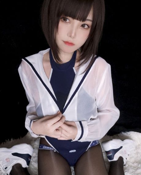 欧美女和猫自拍_1080电影免费在线