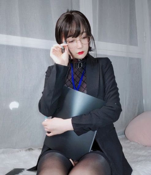 欧美大牌套装女装时尚_1080动漫免费观看