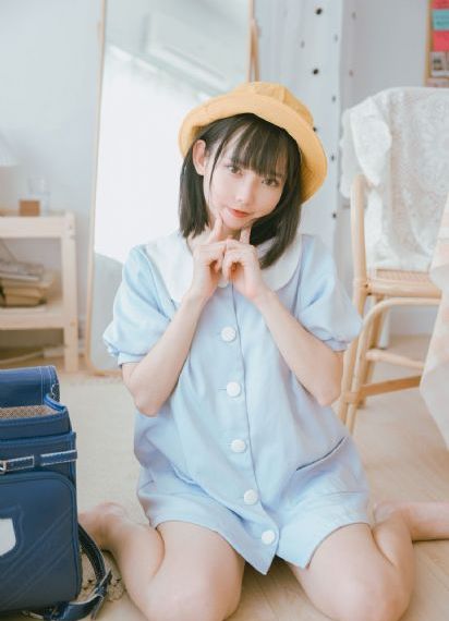 欧美超短黑裙丰乳肥臀_DVD电影完整版